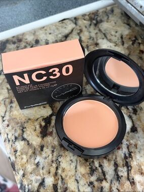 🖤⚡️MAC NC 30 Studio Fix Powder Plus Foundation